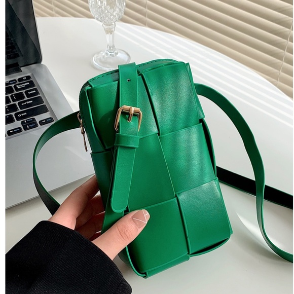 Green Faux Vegan PU Leather Crossbody Bag - Picture 3 of 8